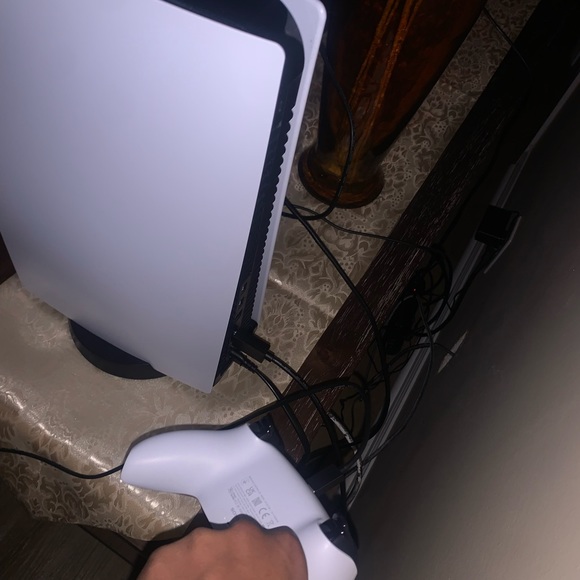 Meet your Posher, Damyrien - Picture 1 of 3